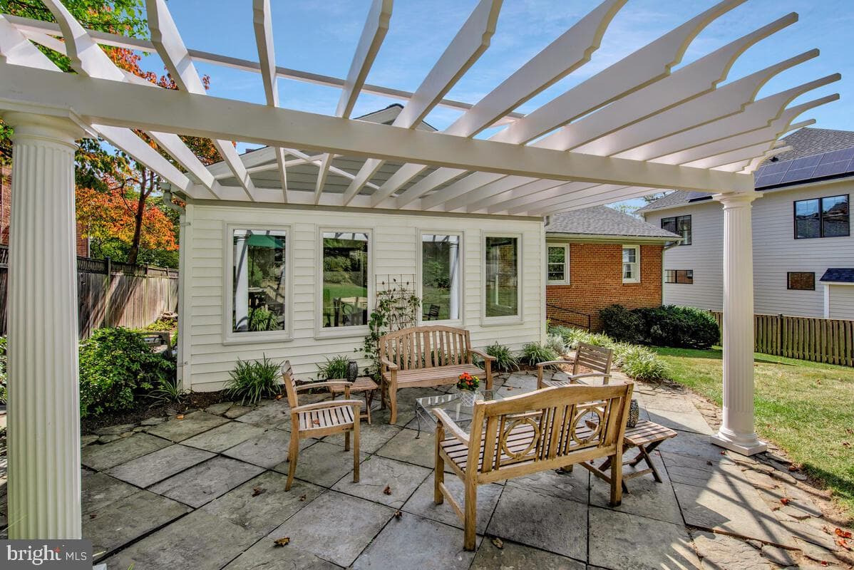 5811 Ridgefield Road photo 3