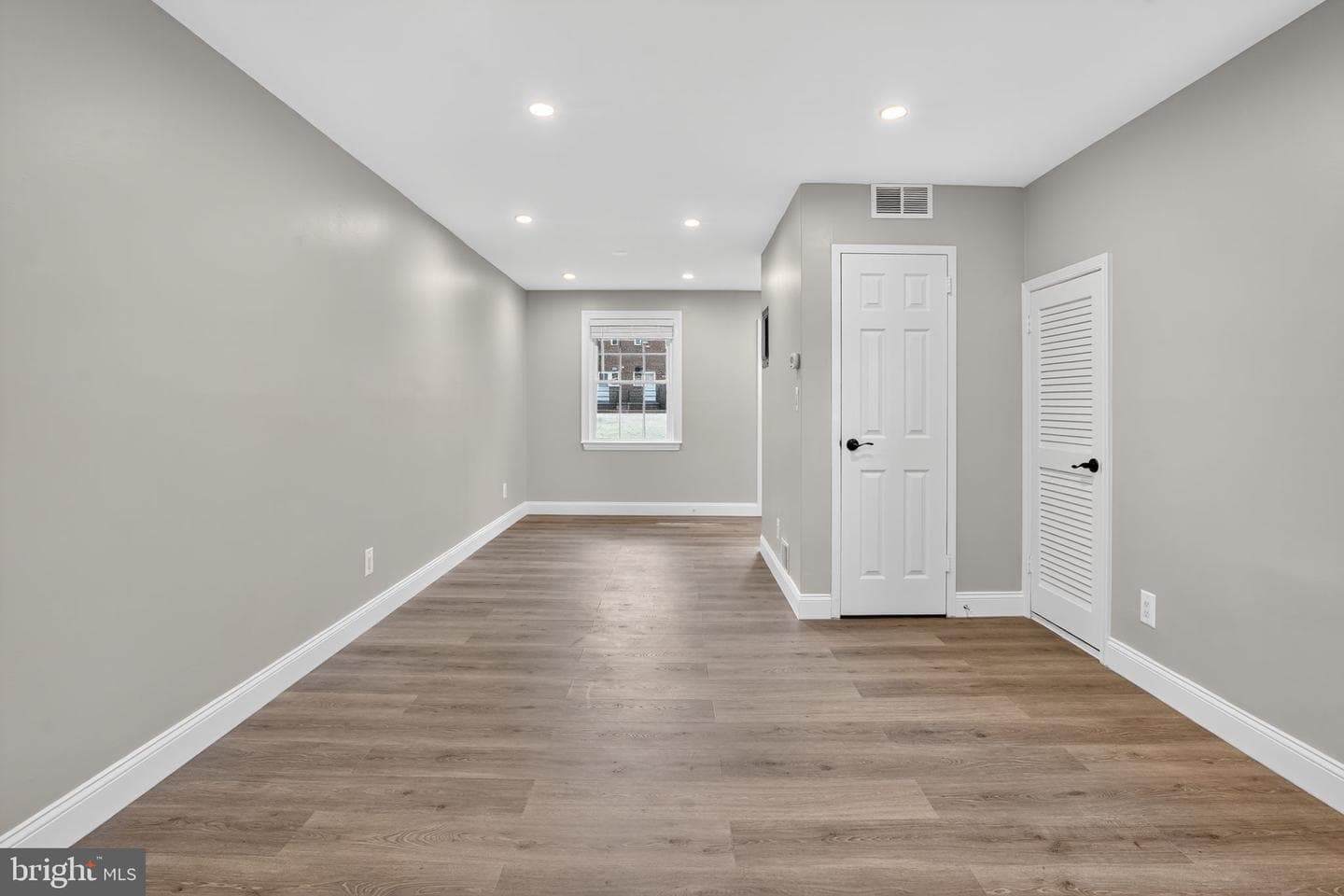 1704 E West Highway #1704 photo 9