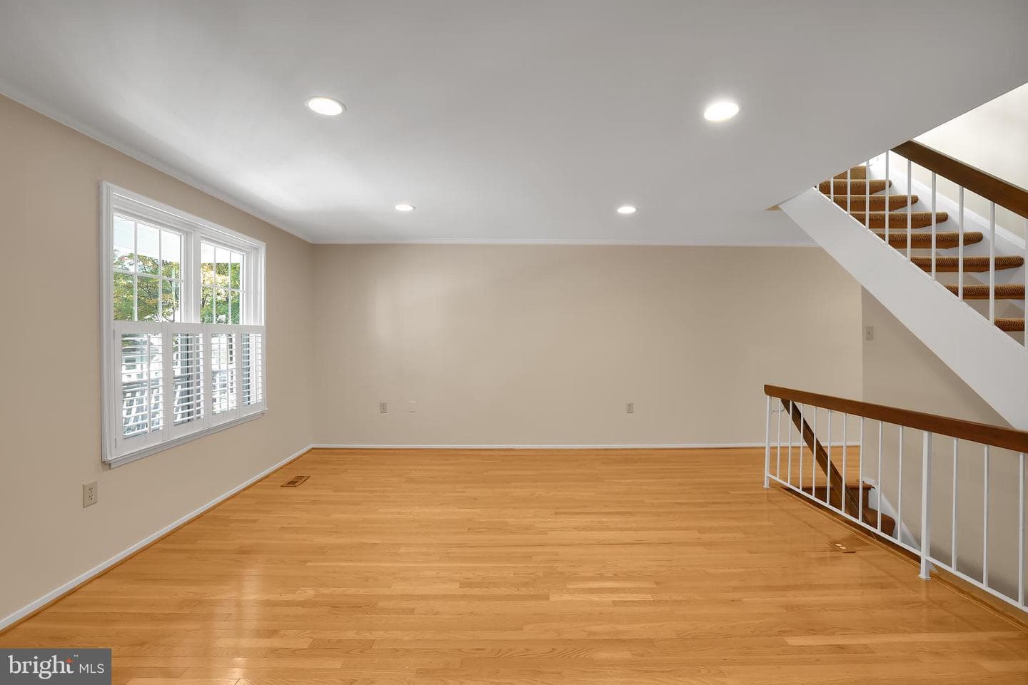 20574 Neerwinder Street photo 11