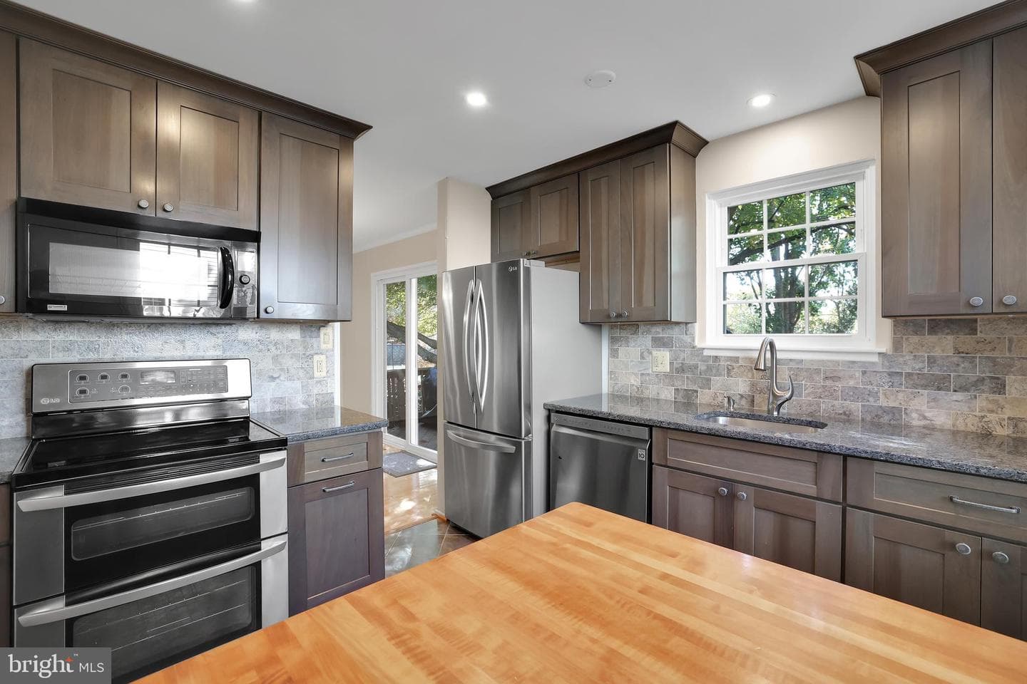 20574 Neerwinder Street photo 14