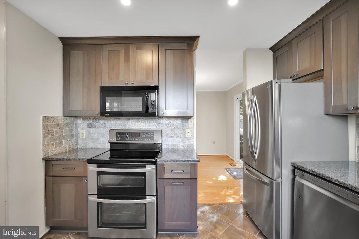 20574 Neerwinder Street photo 16