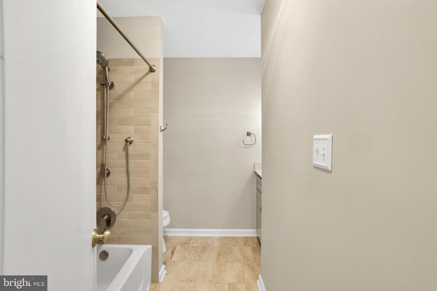 20574 Neerwinder Street photo 38