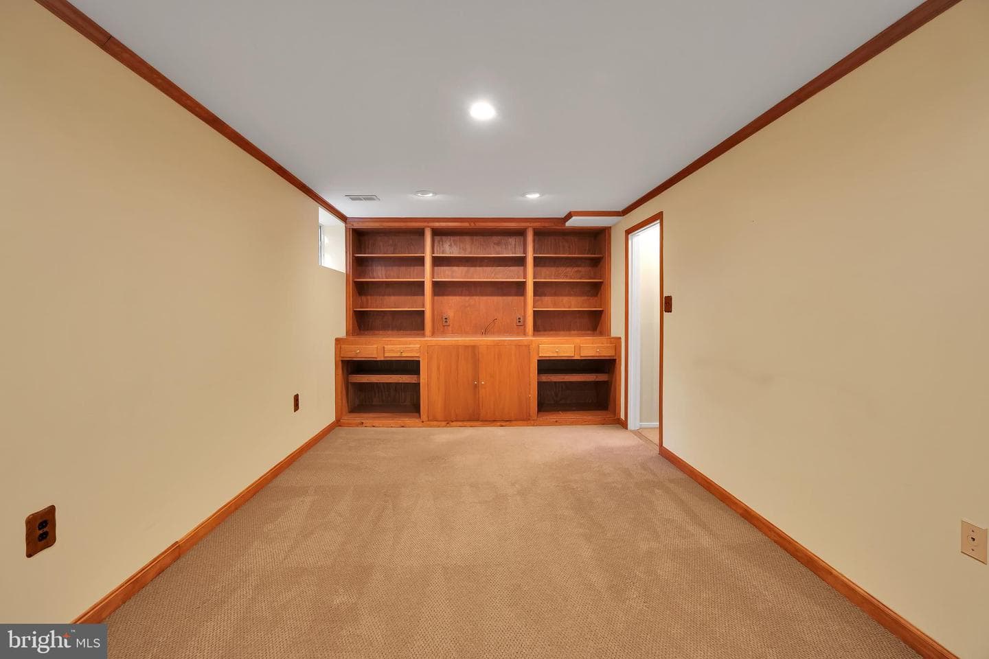 20574 Neerwinder Street photo 50