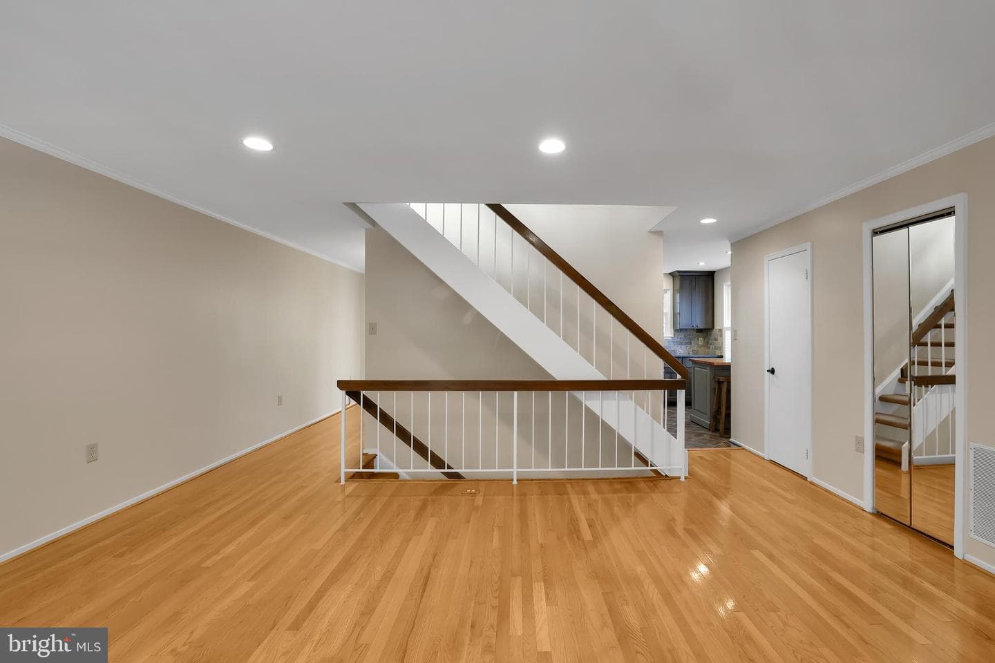 20574 Neerwinder Street photo 6