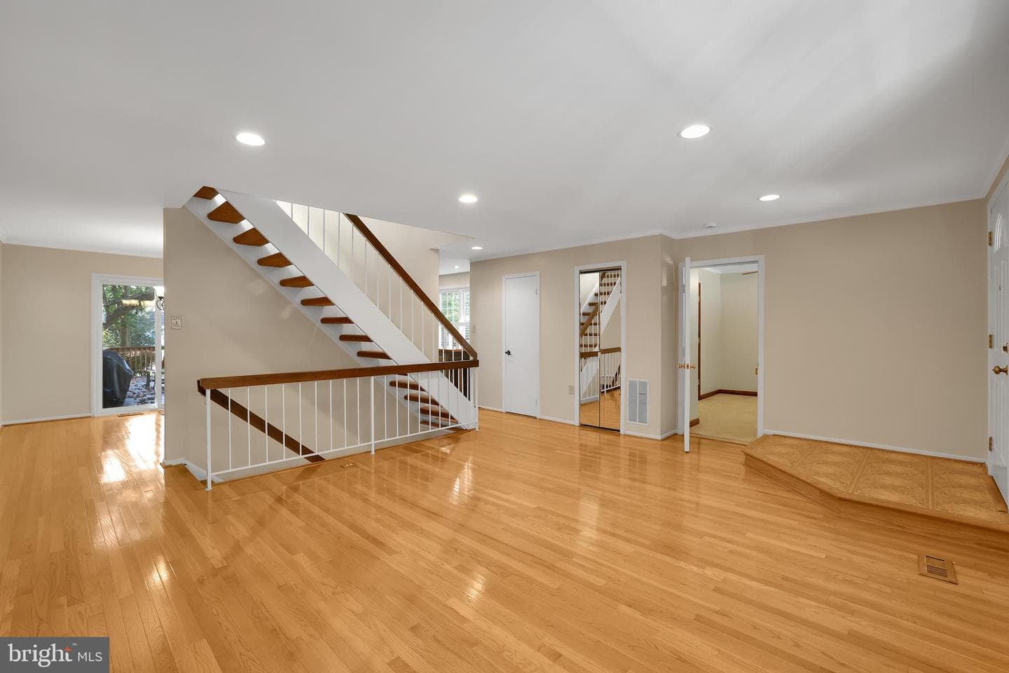 20574 Neerwinder Street photo 7