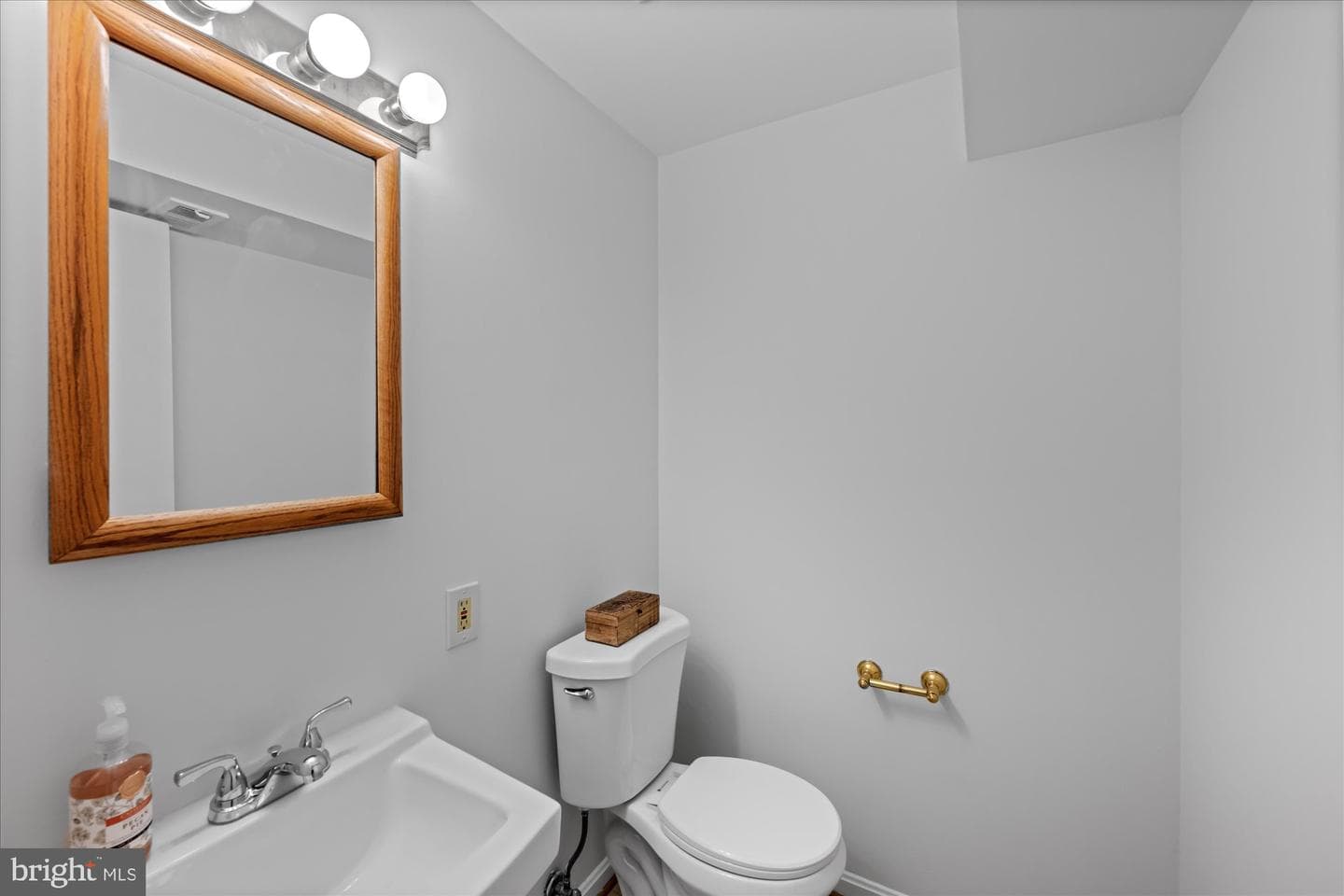 8311 Aqueduct Road photo 11