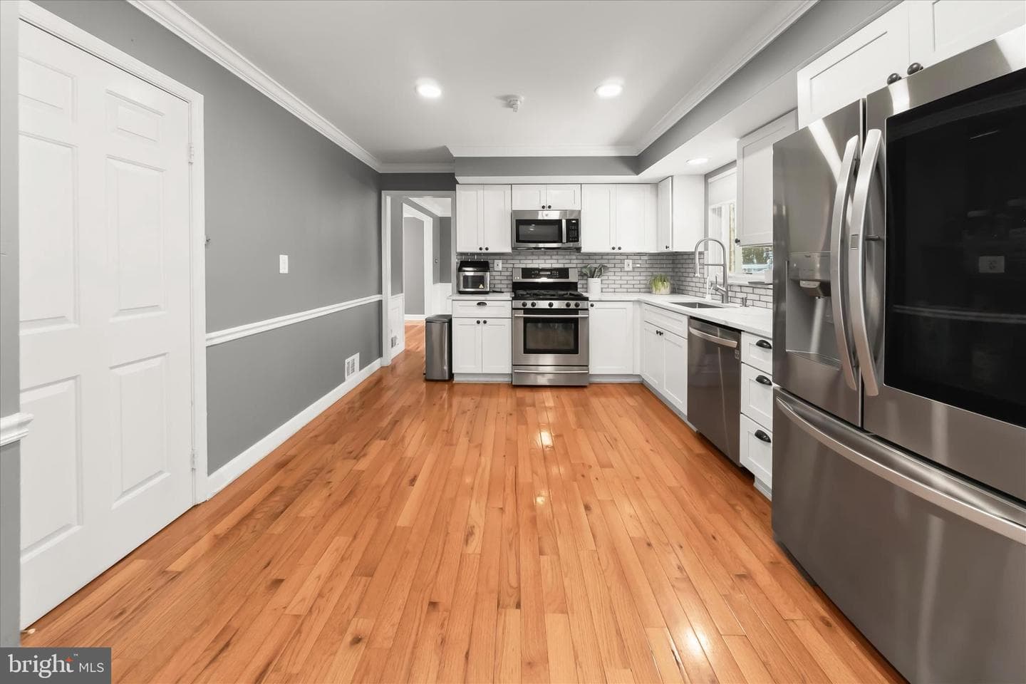 10712 Gainsborough Road photo 12