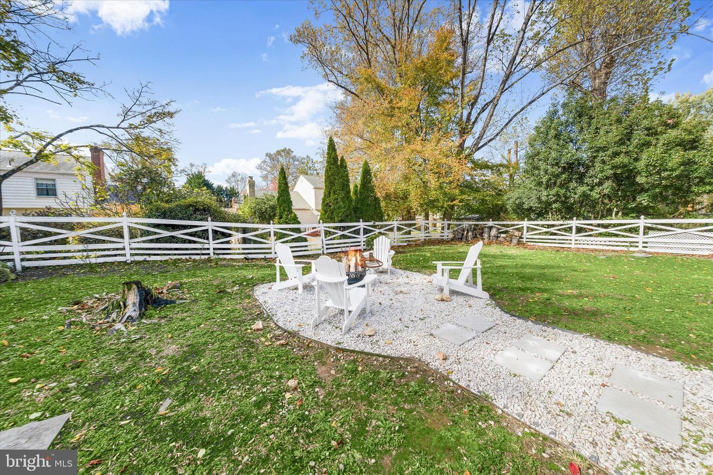 10712 Gainsborough Road photo 47