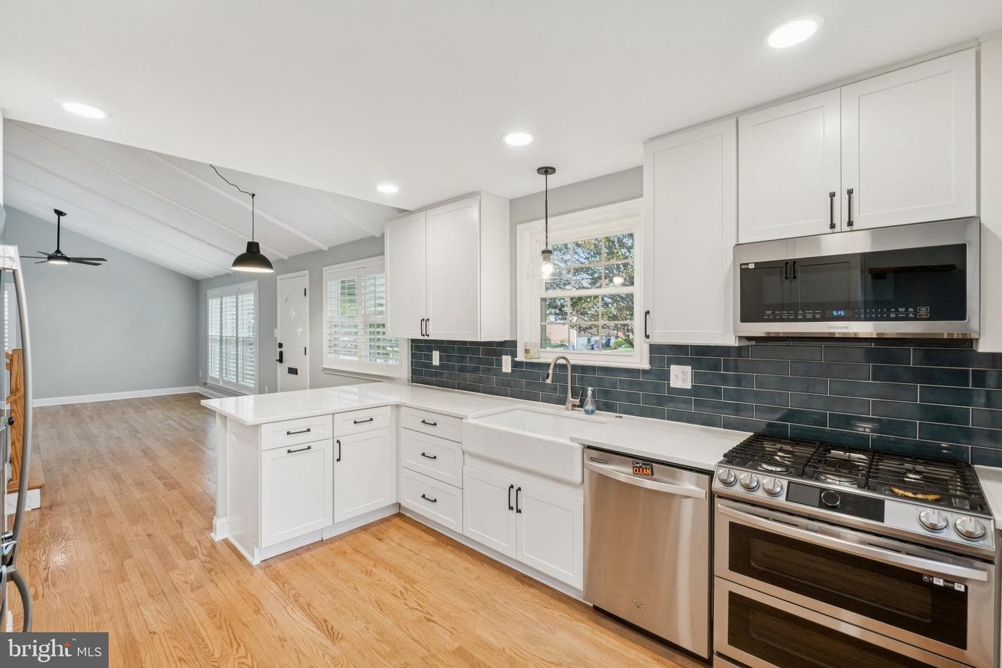 10109 Renfrew Road photo 2
