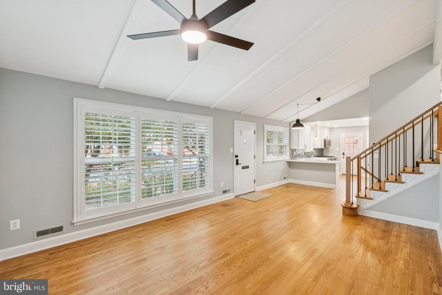 10109 Renfrew Road photo 9