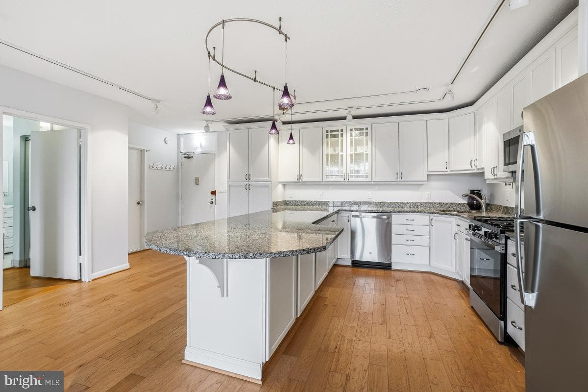 4242 East West Hwy #514 photo 8