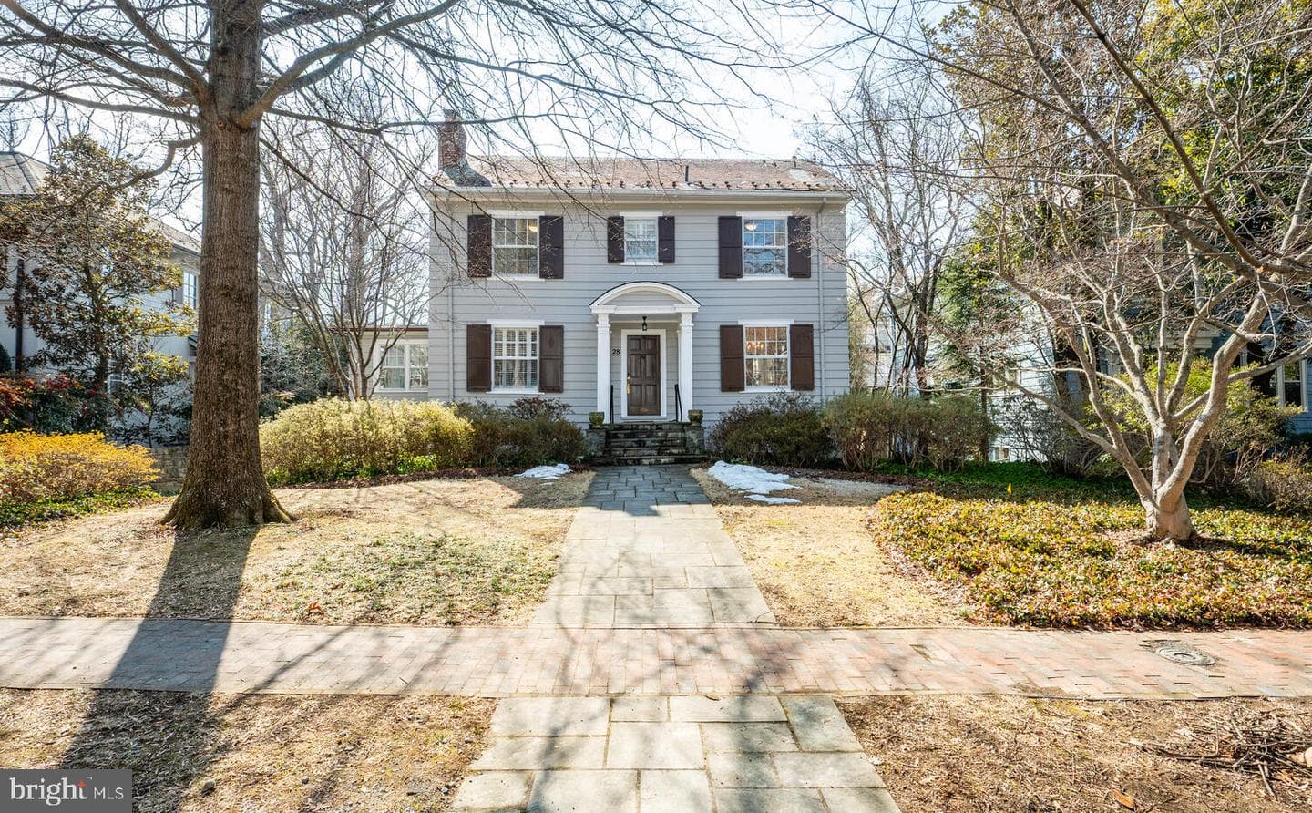 28 W Irving Street