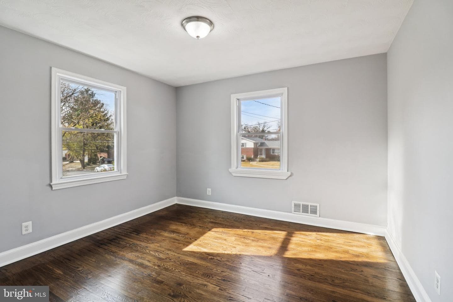 11515 Orebaugh Avenue photo 22
