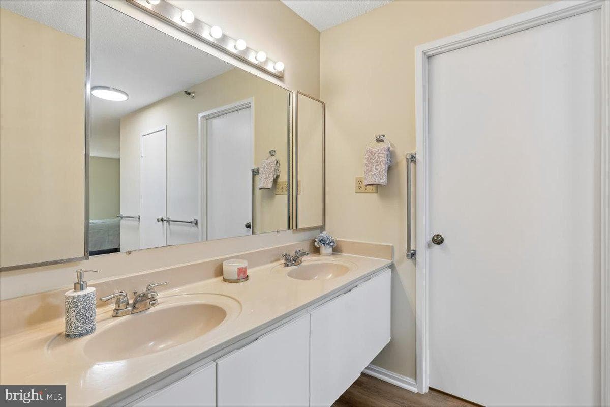 15101 Interlachen Drive #1-614 photo 21