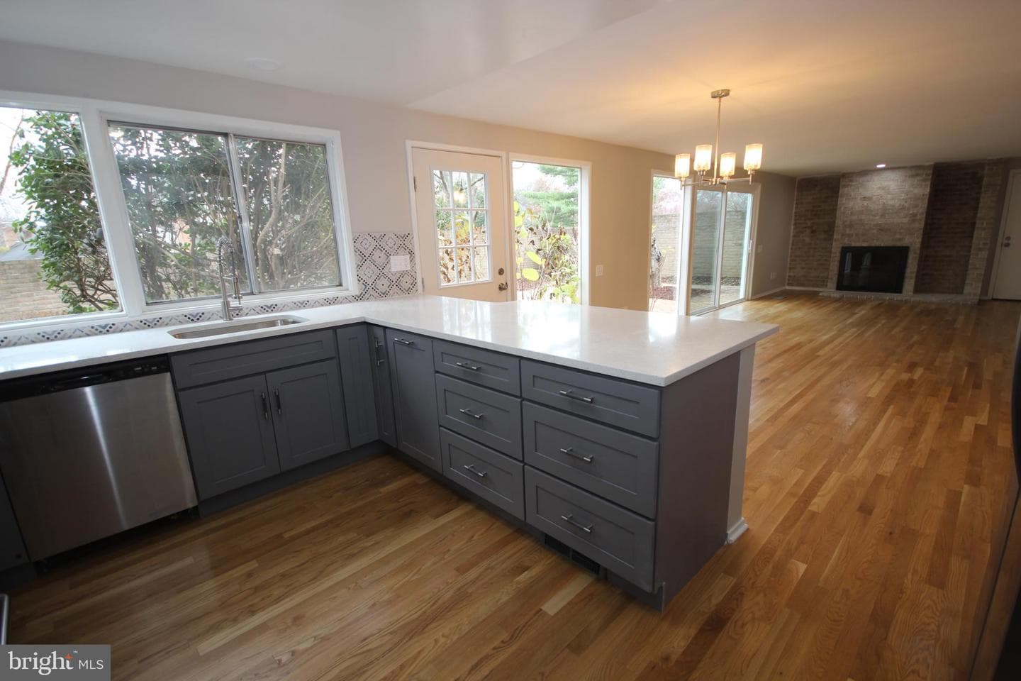 19115 Roman Way photo 10