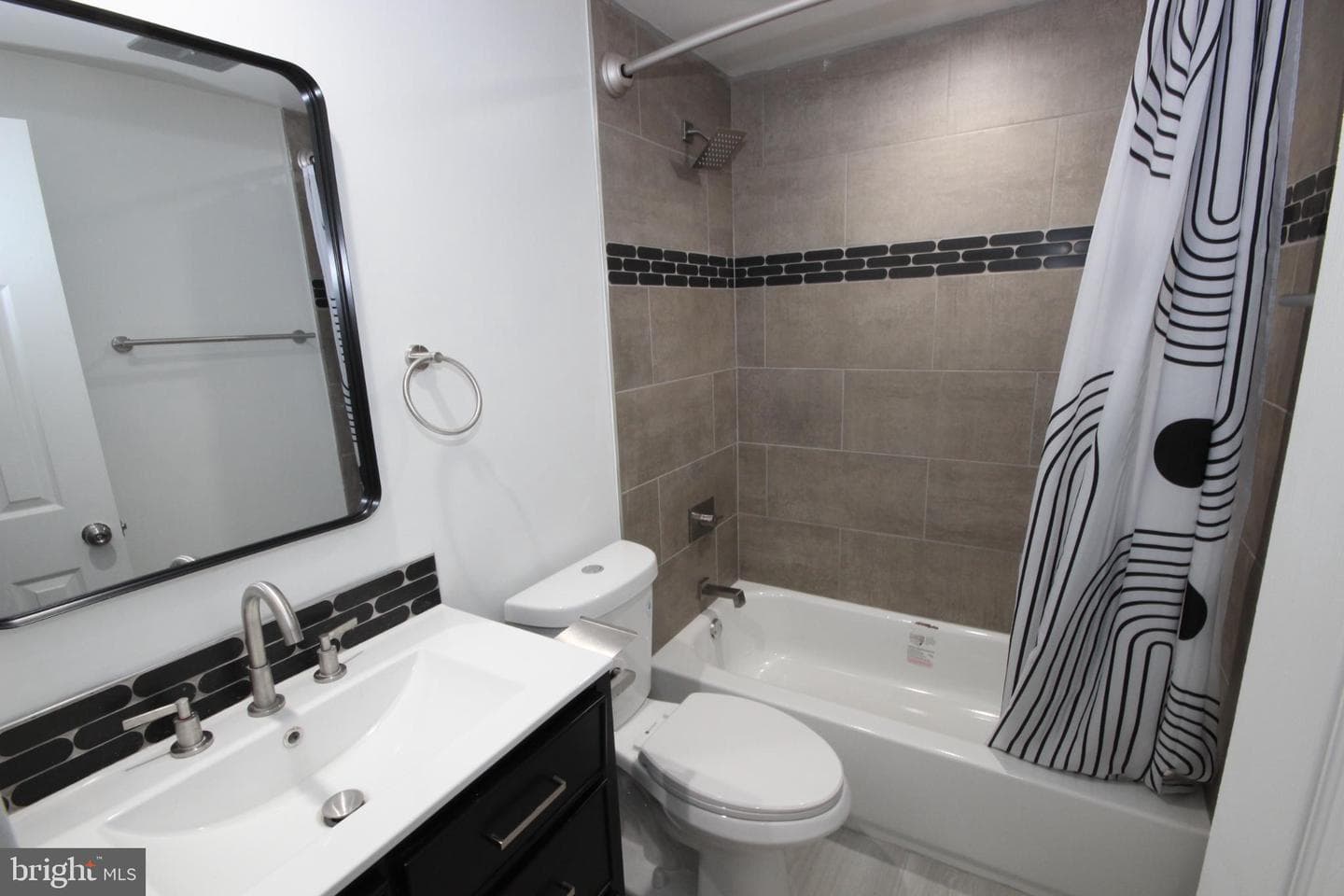 19115 Roman Way photo 25