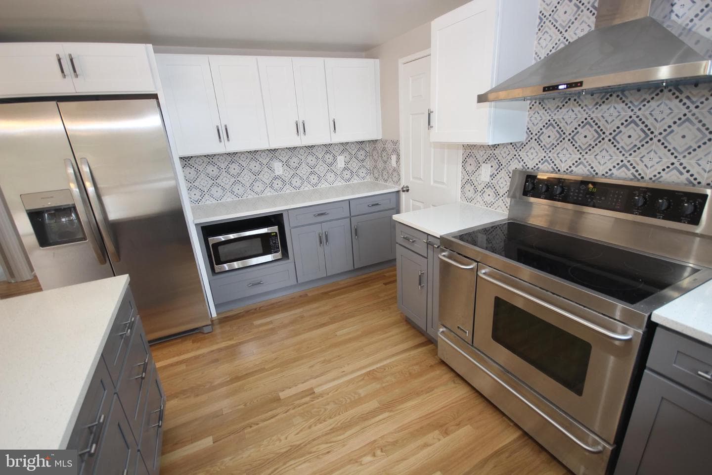 19115 Roman Way photo 8