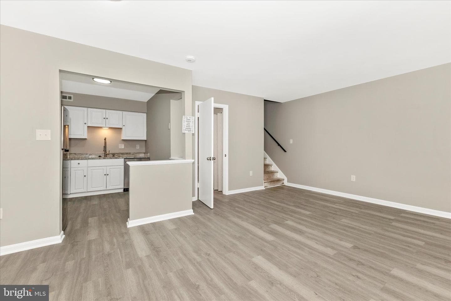 2861 Shepperton Terrace photo 10