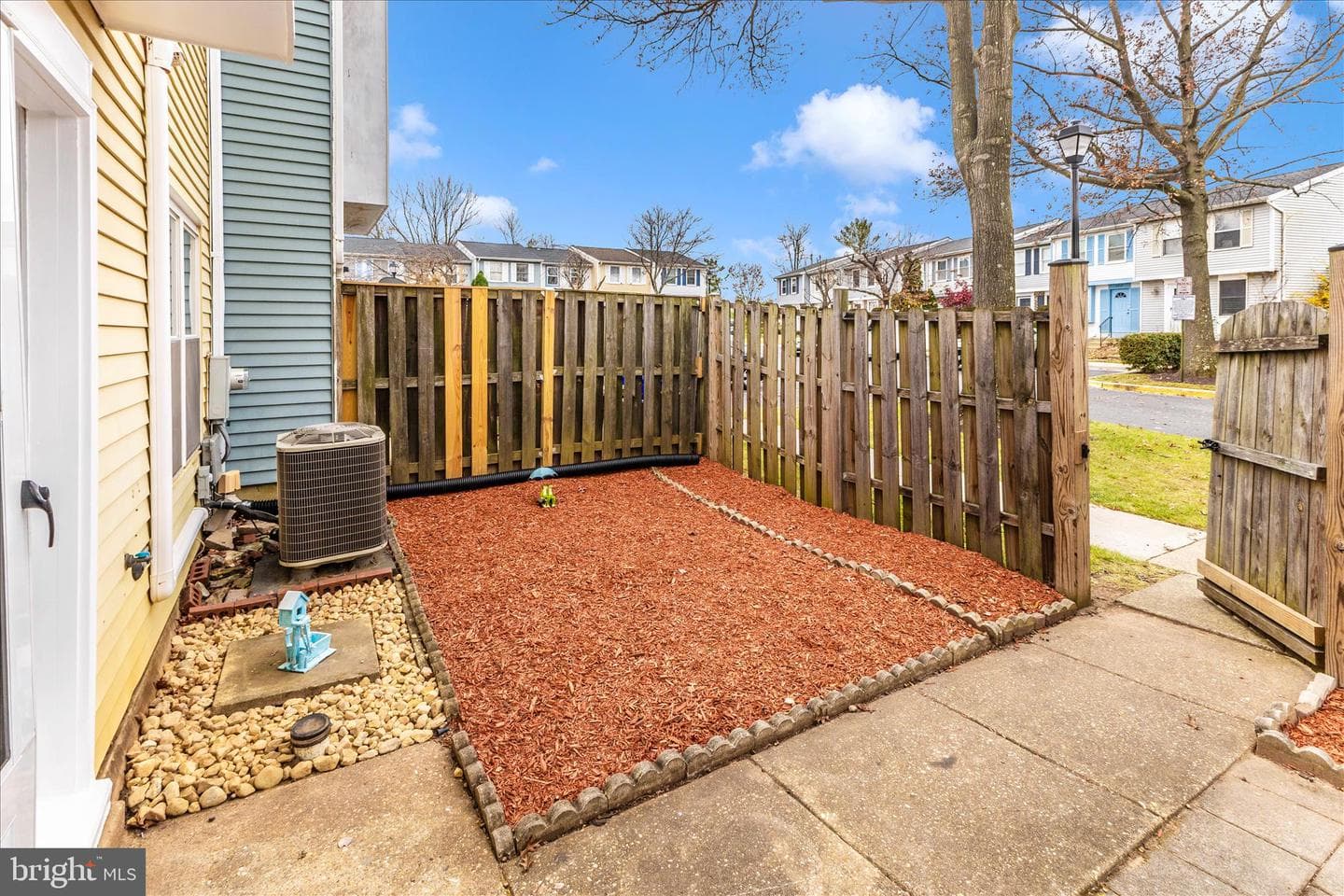 2861 Shepperton Terrace photo 40