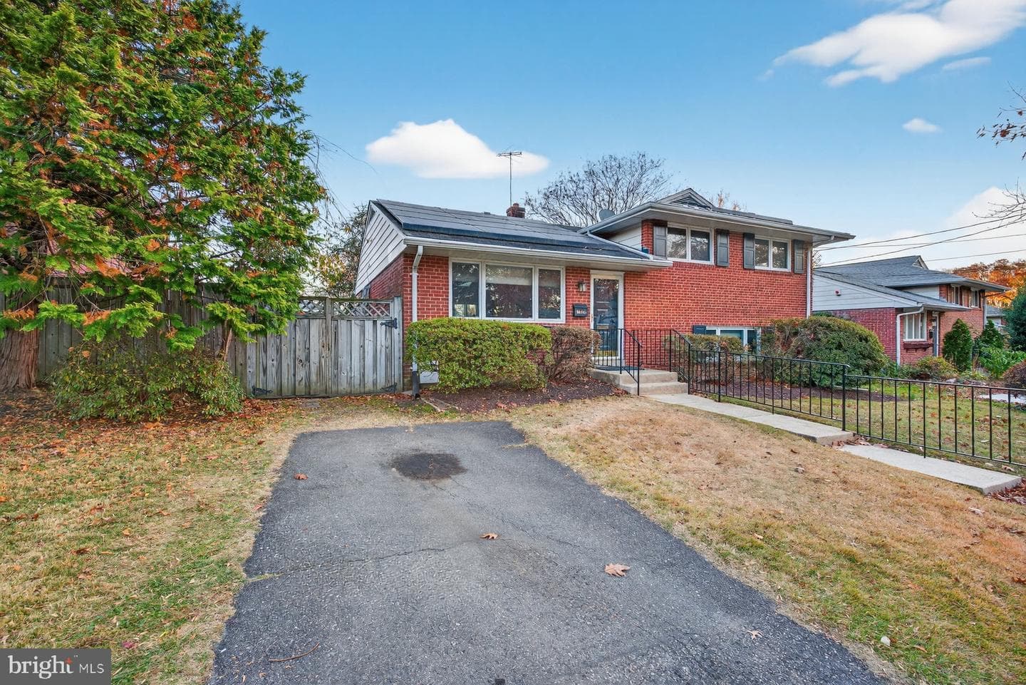 10405 Leslie Street photo 2