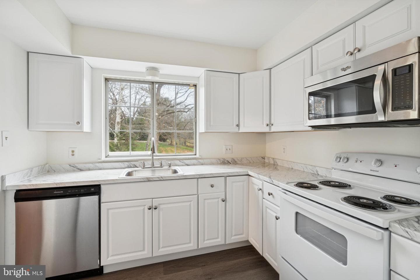 55 Gravenhurst Court photo 8