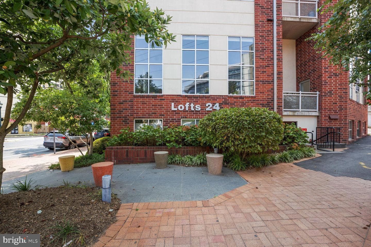 900 Bonifant Street #d photo 2