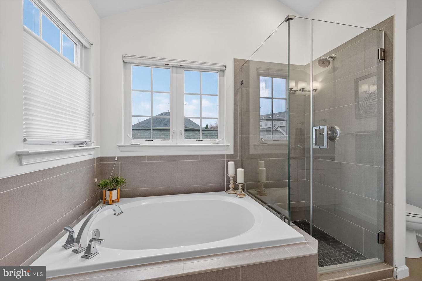 444 Clayhall Street photo 18