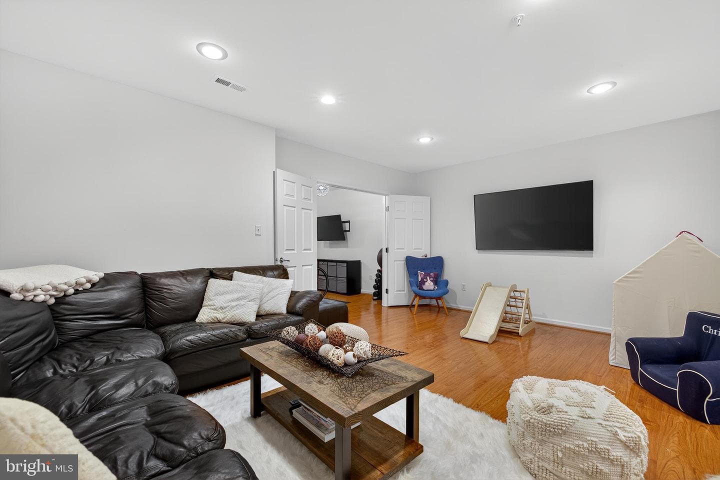 444 Clayhall Street photo 23