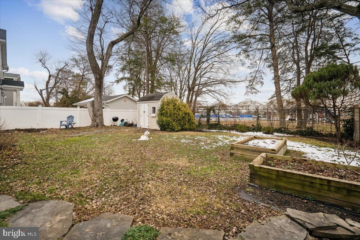 805 Forston Street photo 35