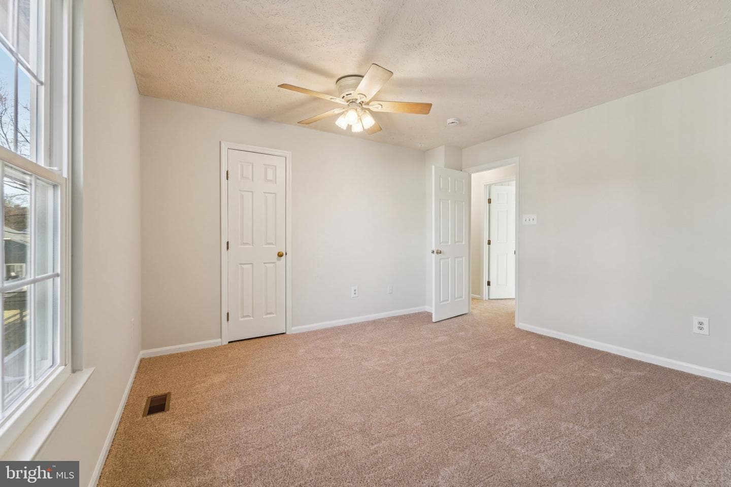 216 Bookham Lane photo 24