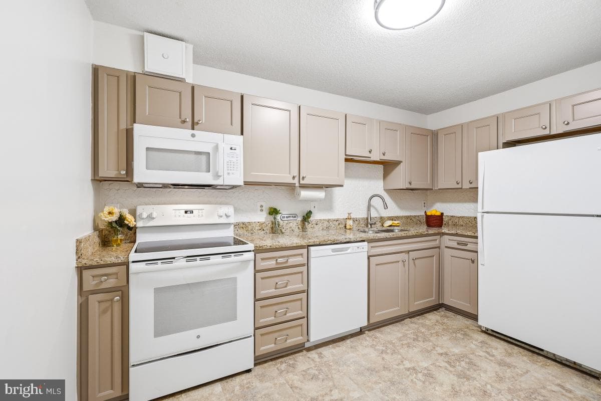 15107 Interlachen Drive #2-215 photo 3