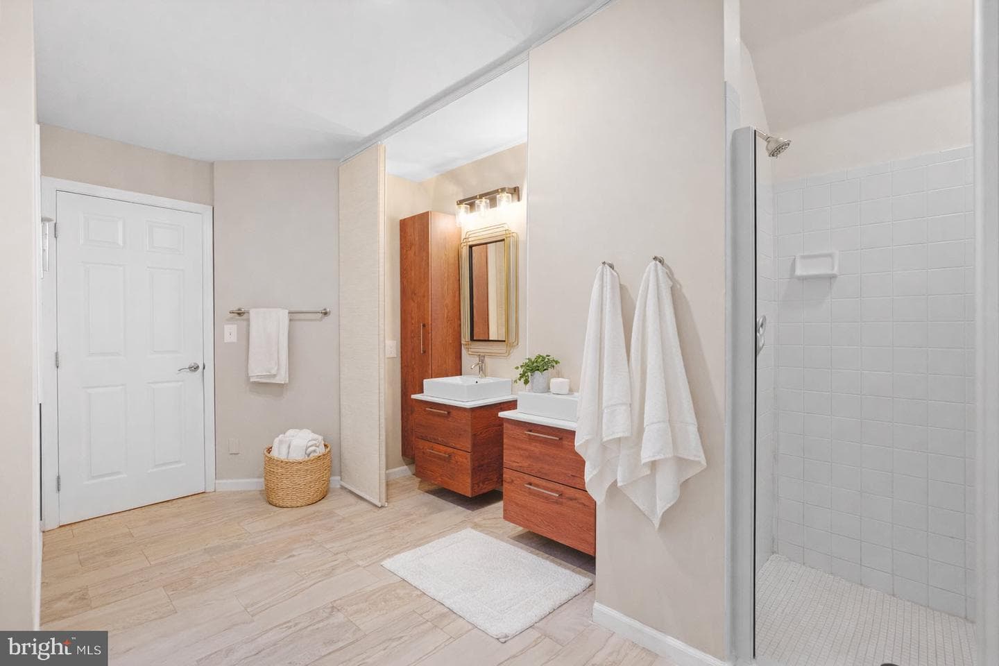 596 Chestertown Street photo 9