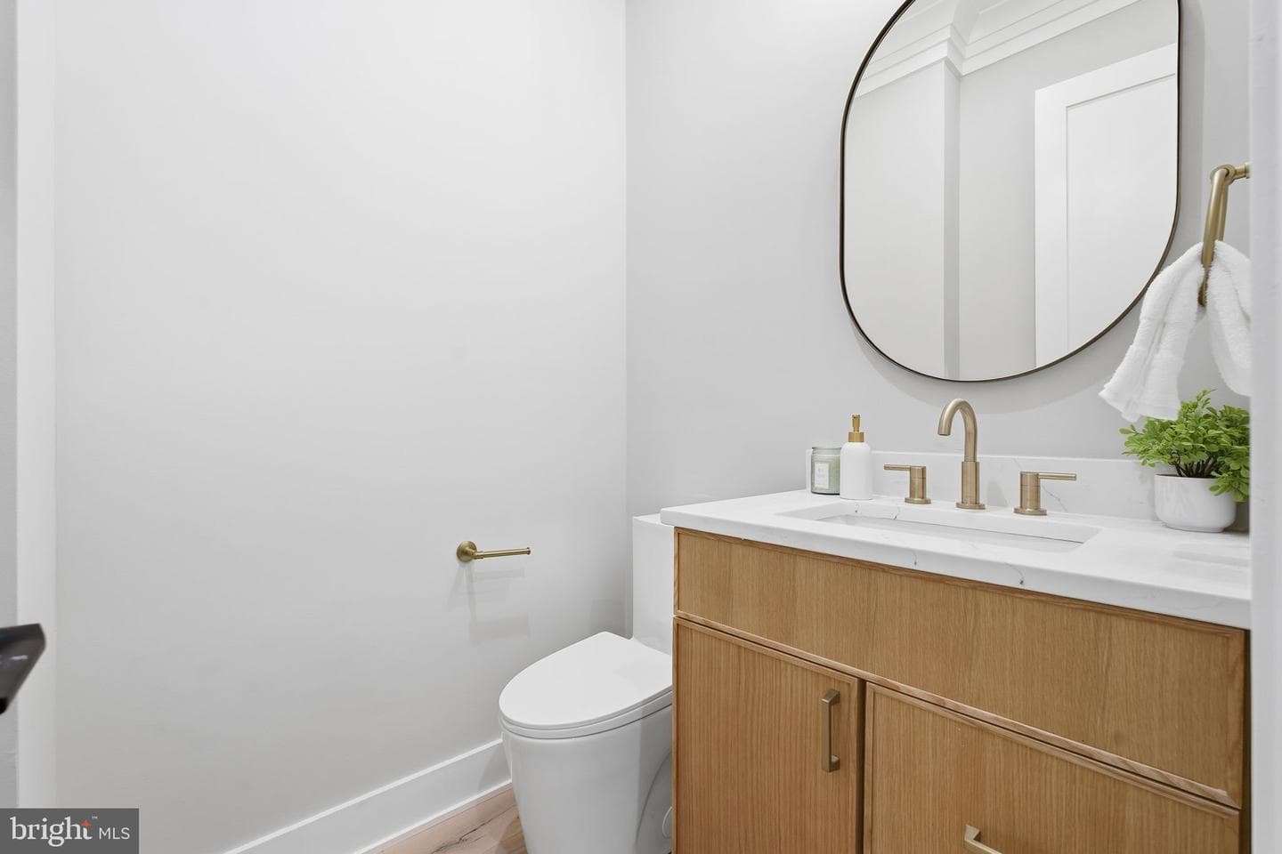 3835 Lawrence Avenue photo 40