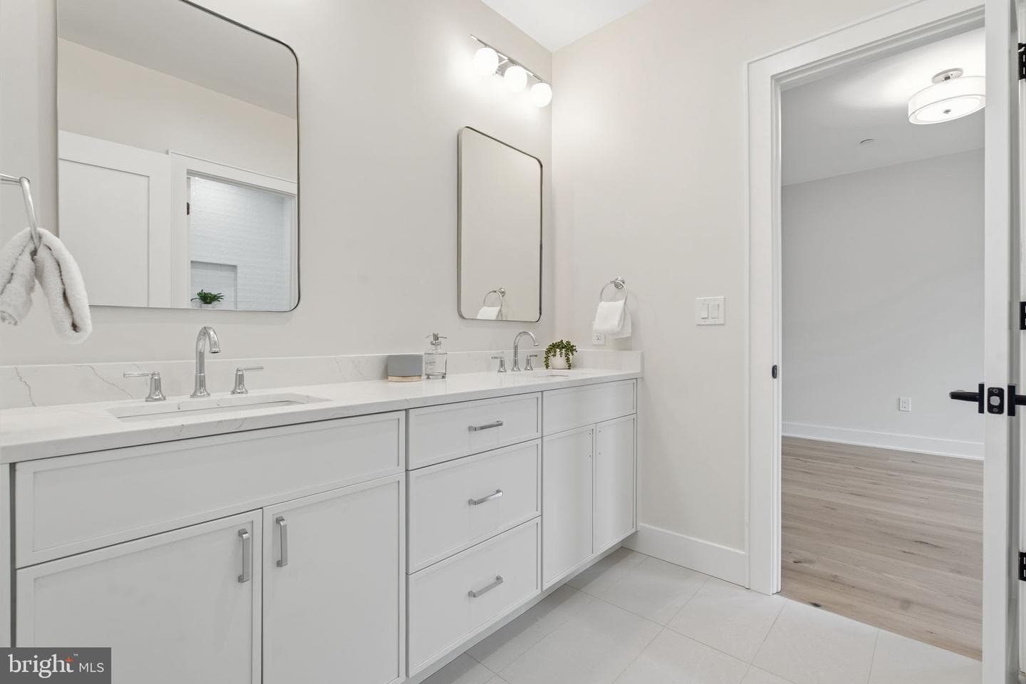 3835 Lawrence Avenue photo 42