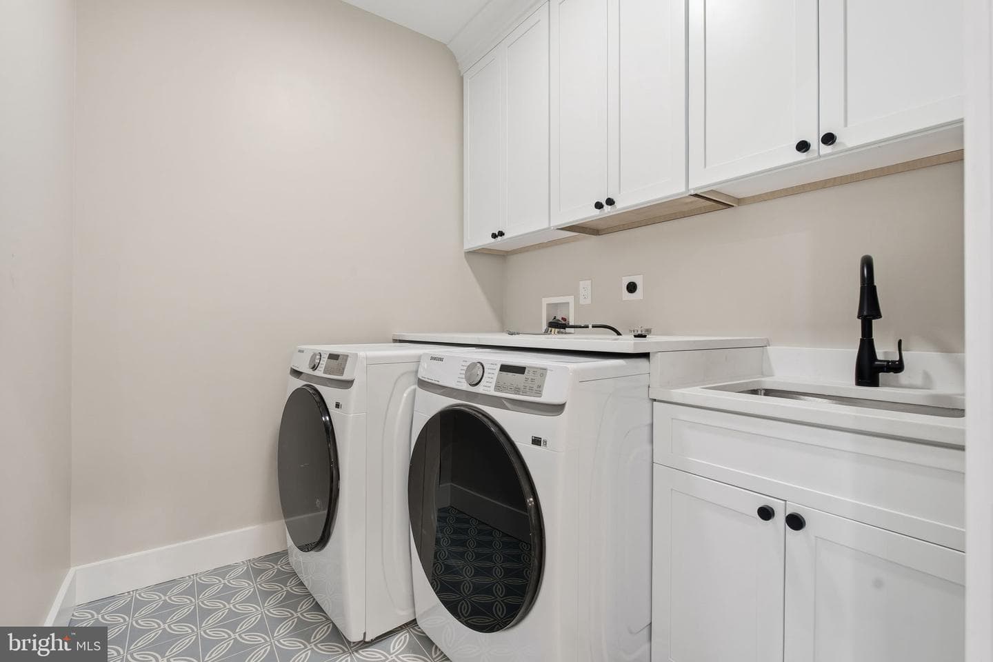3835 Lawrence Avenue photo 45