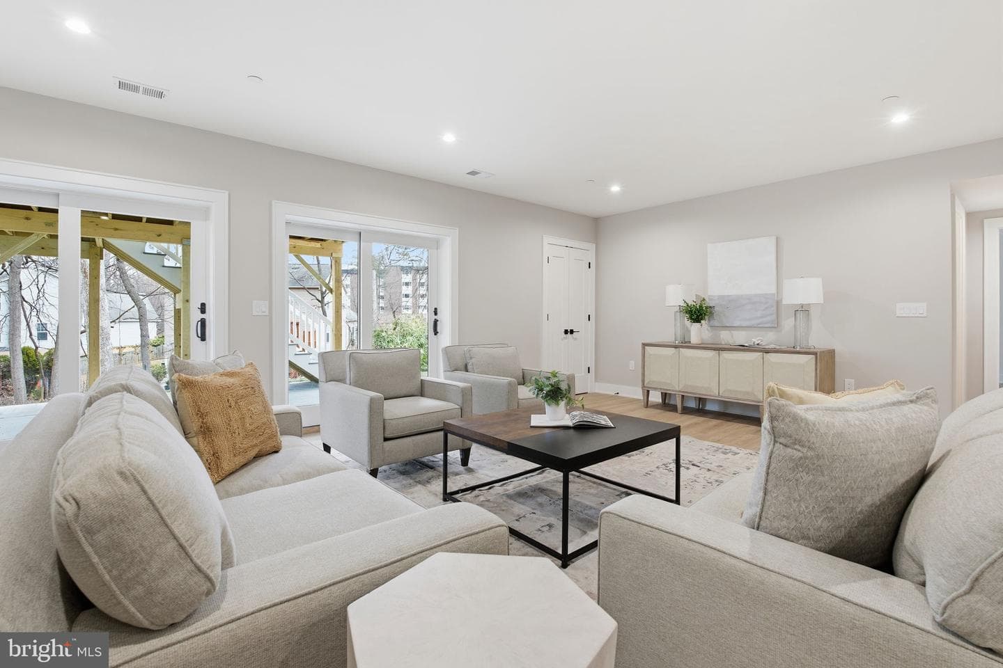 3835 Lawrence Avenue photo 49