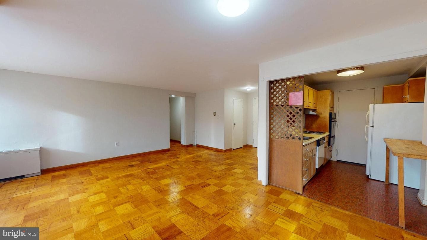 10201 Grosvenor Place #527 photo 11