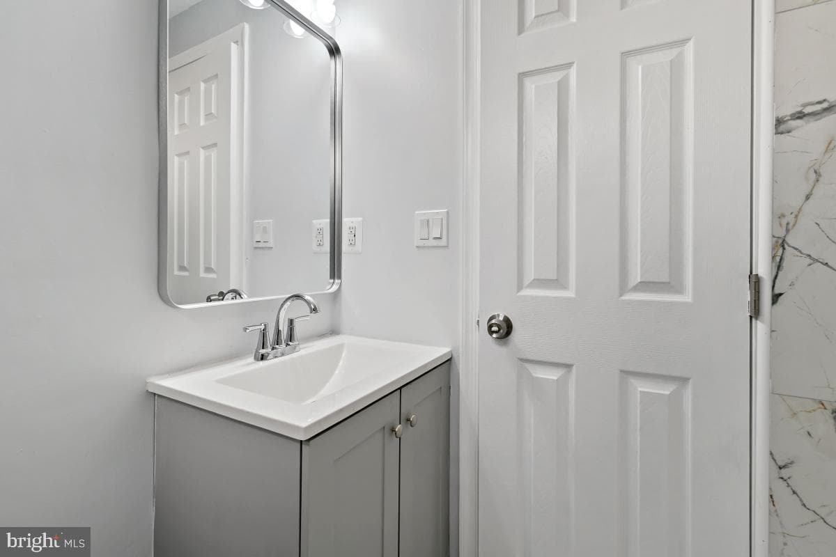 229 Hannes Street photo 25