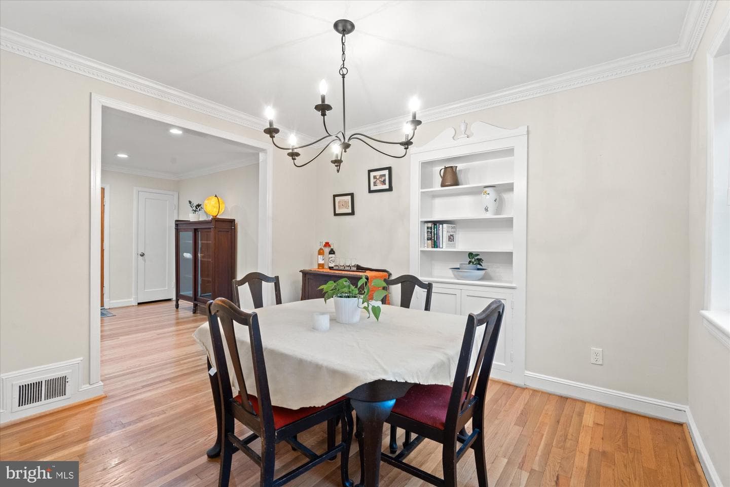 2213 Darrow Street photo 8