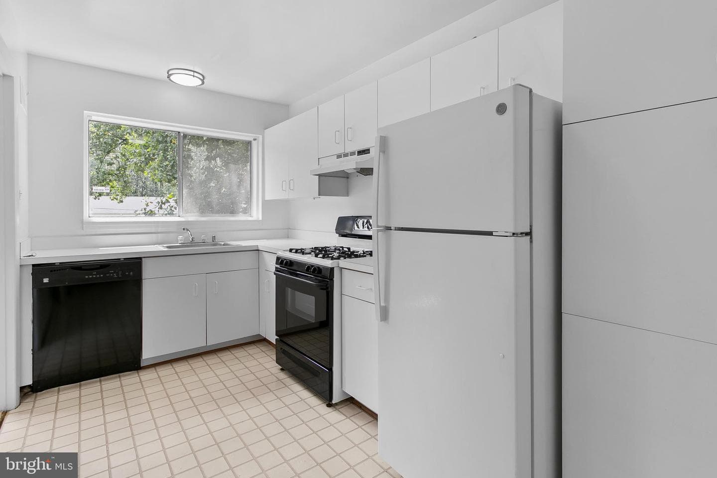 10626 Weymouth Street #204 photo 18