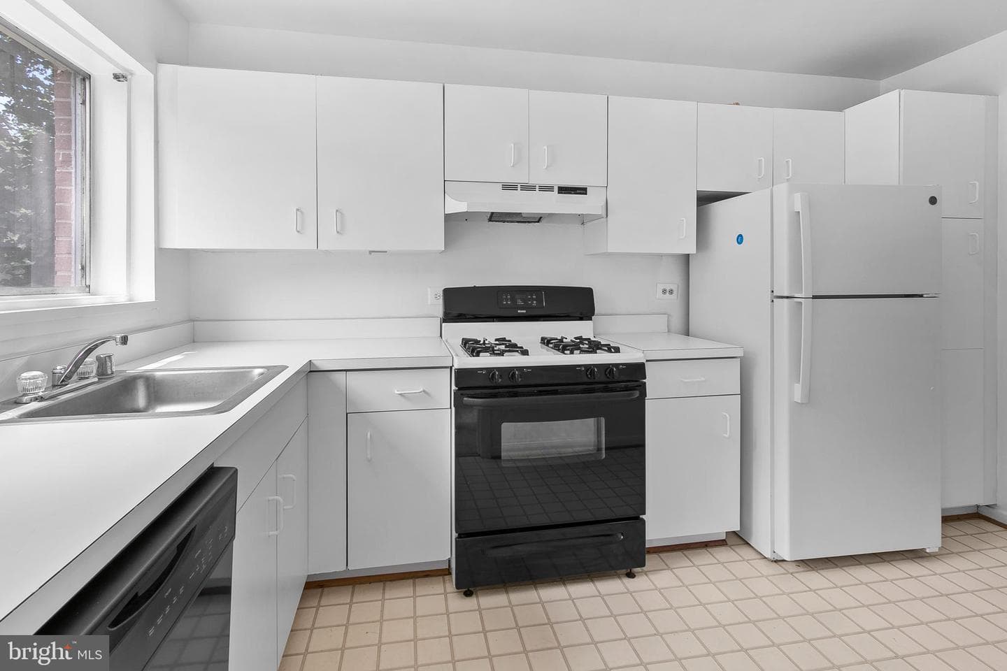 10626 Weymouth Street #204 photo 19