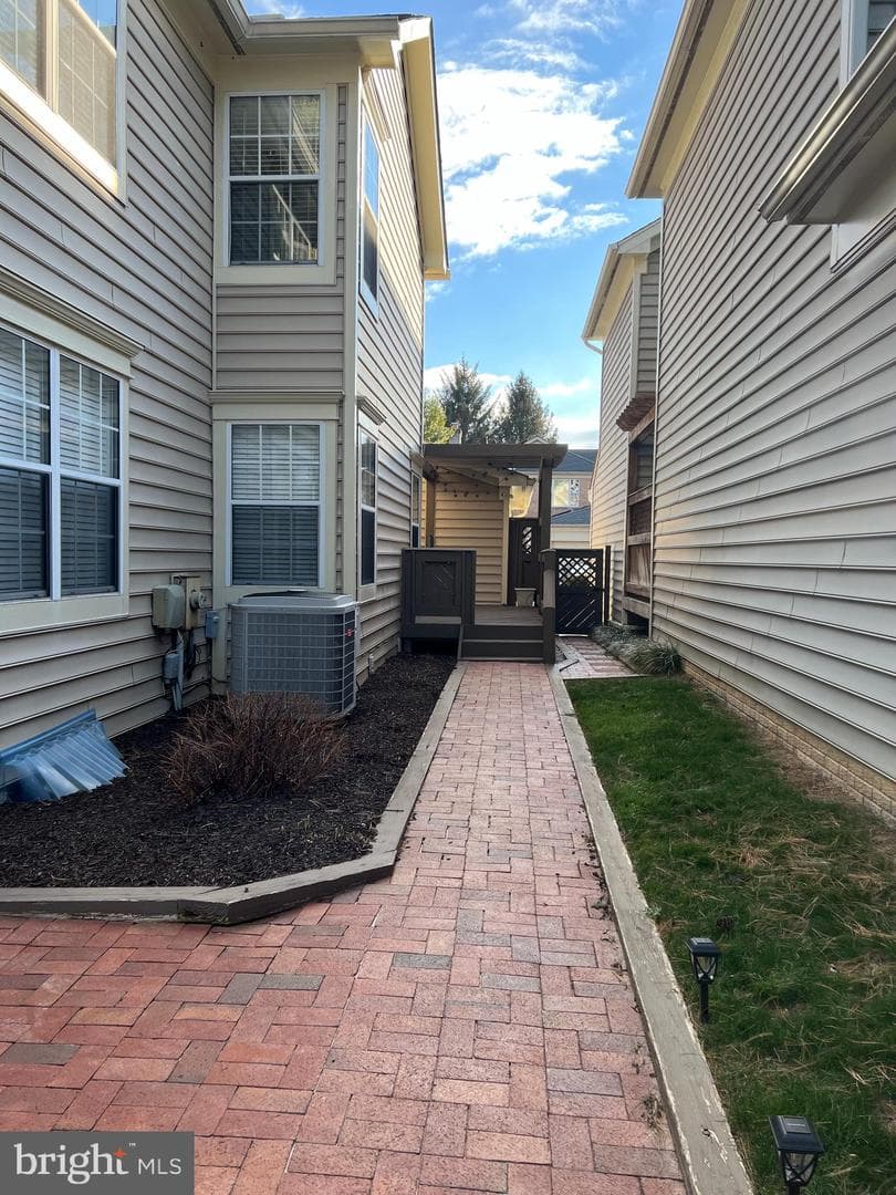 8405 Marketree Circle photo 40