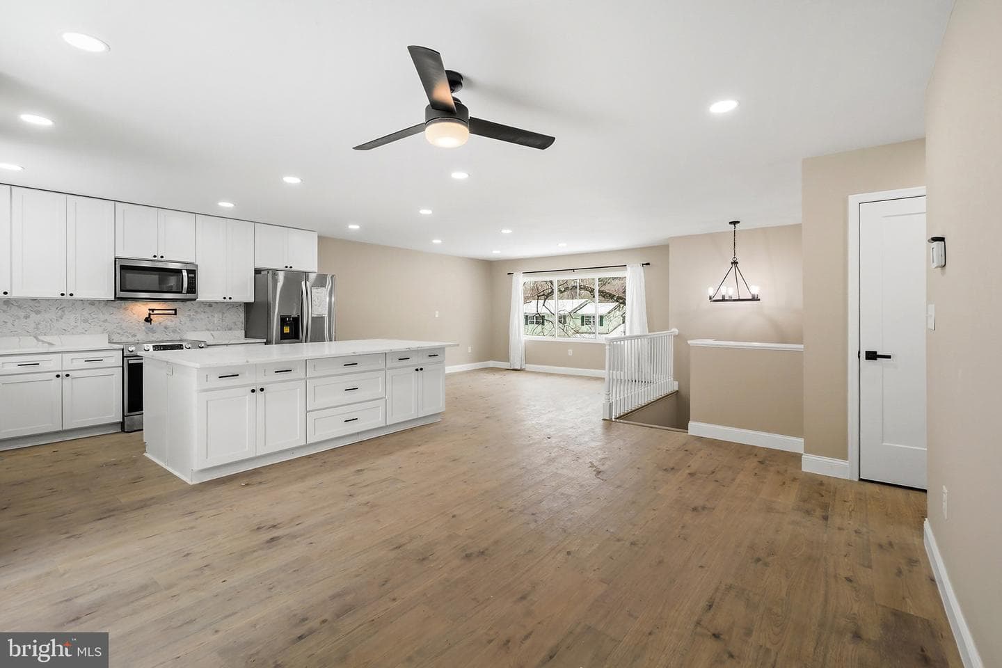 889 Diamond Drive photo 13