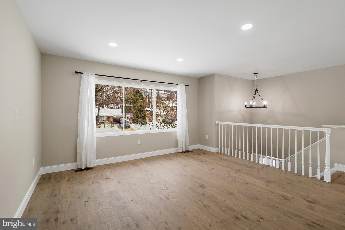 889 Diamond Drive photo 5