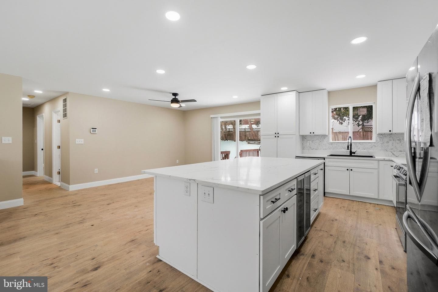 889 Diamond Drive photo 9