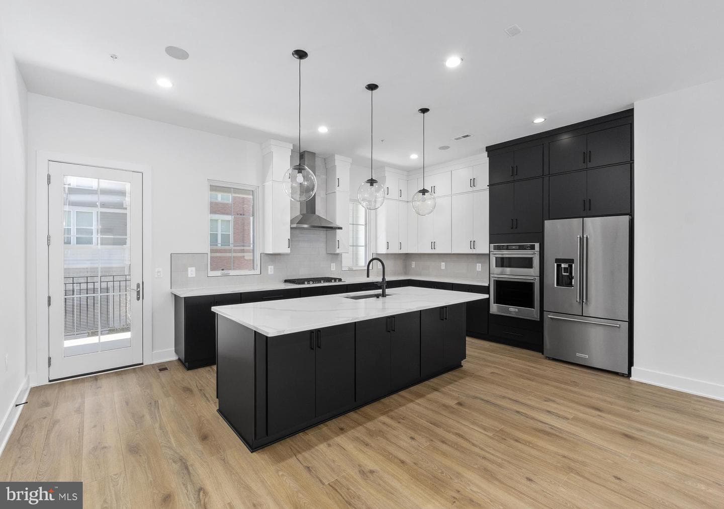 8607 Erdem Place photo 3