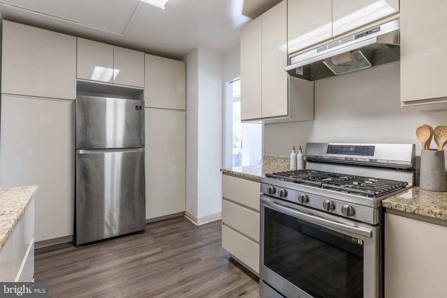 4515 Willard Avenue #609 photo 9