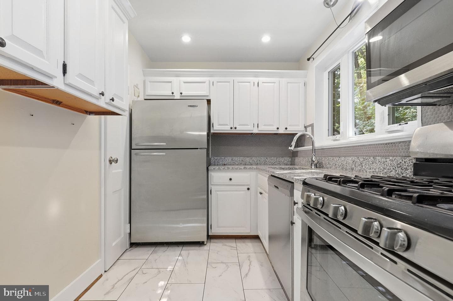 10315 Montrose Avenue #202 photo 10