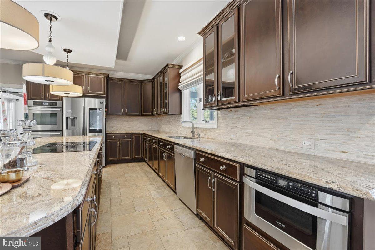 11221 Welland Street photo 11