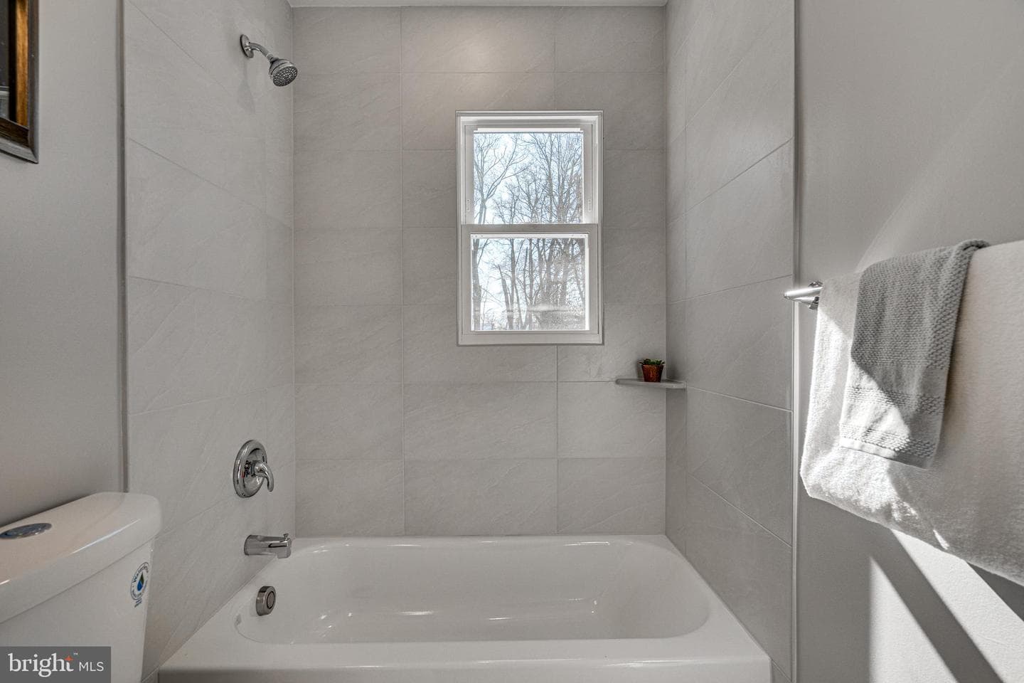 327 Howard Avenue photo 15